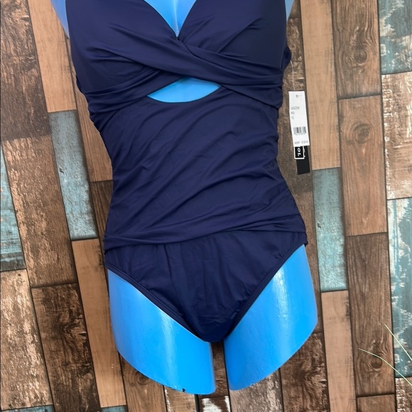 LA BlANCA 12 Women’s Navy Swimsuit - Picture 11 of 16